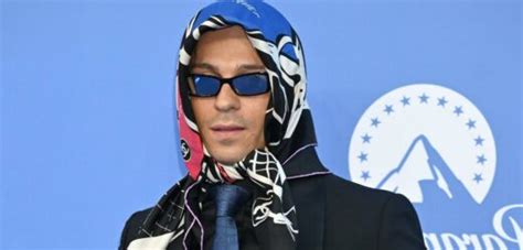 Joey Essex makes a statement on red carpet in head .